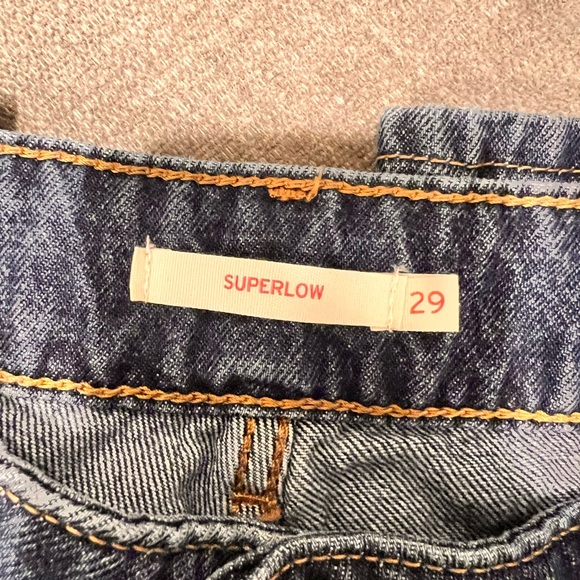 Levi’s Women’s Low-Rise Superlow Loose Jeans - Picture 8 of 11